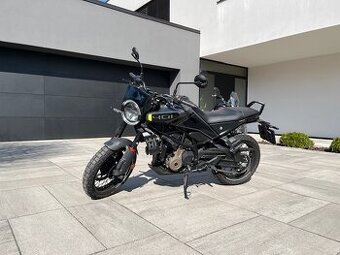 Husqvarna Svartpilen 401 (2024), 32 kW, TOP stav
