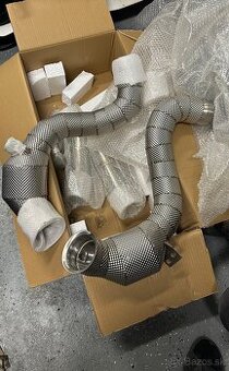 CW performance downpipe na Mercedes C63