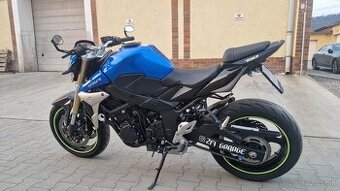Suzuki gsr 750