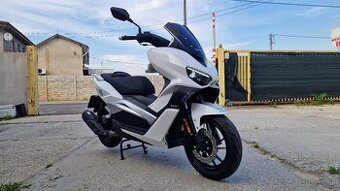 LONGJIA 125 scooter