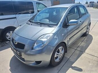 TOYOTA YARIS 1,3 BENZÍN AUTOMAT
