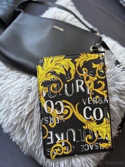 Kabelky Guess, Versace, Valentino