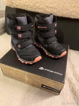 Rôzna detská dievčenská obuv