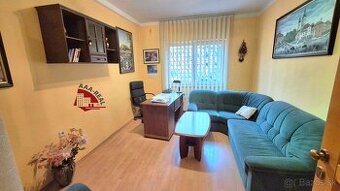 NA PREDAJ PRIESTRANNÝ TEHLOVÝ 1,5 IZB. BYT V BANSKEJ BYSTRIC