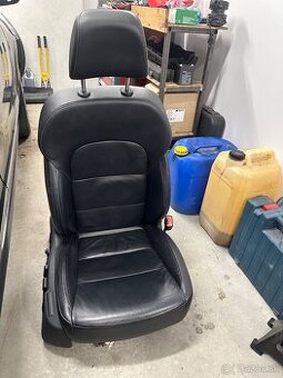 Škoda superb 2 predné kožené sedadlá