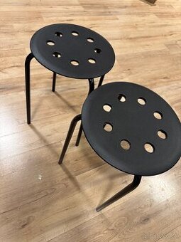 Čierne stoličky Ikea