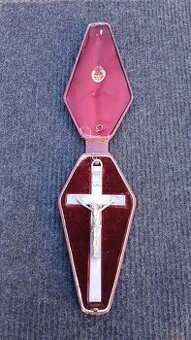 Strieborny križ,krizik. V pôvodnej krabičke.