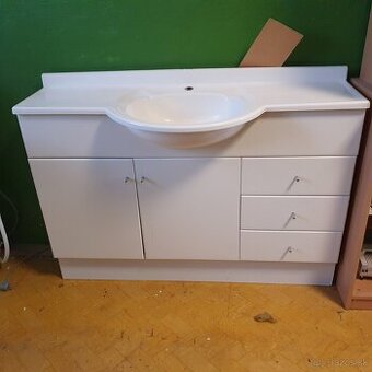 Predám umývadlo a zrkadlo do kúpelne