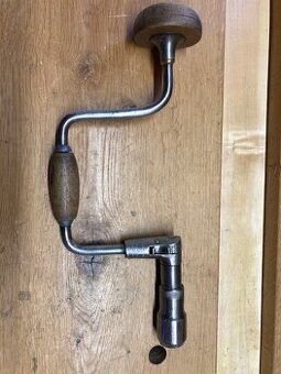 Ručná vŕtačka so štvorhranným uchytením