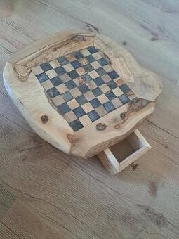 Šach z olivového dreva