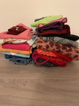 Darujem dievč. oblečenie 128 veľkosť nosené