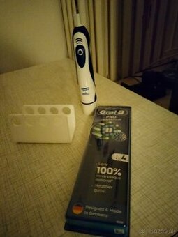 Elektrická zubná kefka oral B