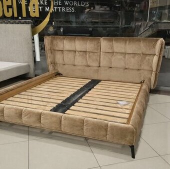 Dizajnova kvalitna zamatova postel s luxusnym matracom