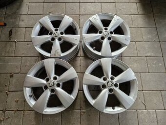 Skoda 5x100 R15-Pneu Mam