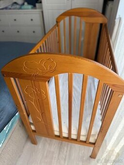 Drevená detská postielka z masívu