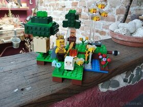 Lego Minecraft 21165 Včelia farma