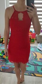 Červené čipkované šaty - 1