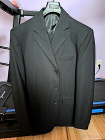 Pánsky oblek čiernej farby, veľkosť 50