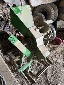 Predám funkčný drvič konárov za traktor/elektromotor