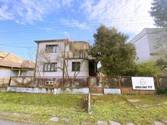 4 izbový poschodový rodinný dom s pozemkom 859 m2 v obci Lok