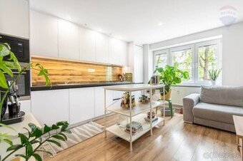 Unikátny 2,5 izbový byt v centre mesta, Prievidza