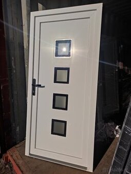 Pvc vchodove dvere NewYork black line.