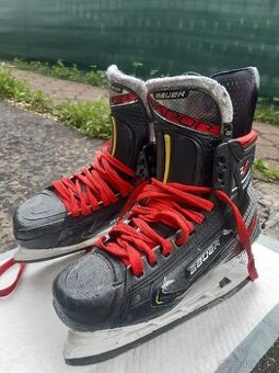 Profi hokejove korčule Bauer vapor 2X pro. Velkosť č.8.
