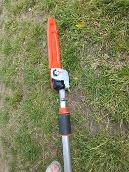 Odvetvovacia píla konárov STIHL