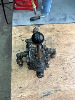 Hydraulický rozvádzač