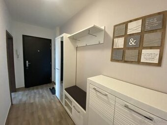 Prenajmeme atraktívny 3i byt, dve loggie, garáž, ihneď voľný