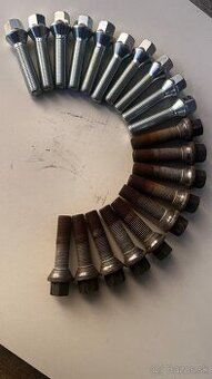 Predam 20 ks kolesovych sroubov