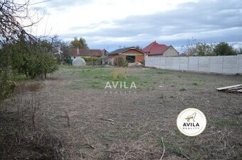 NA PREDAJ: zaujímavý stavebný pozemok 898m2 - Mostová