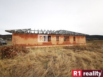 Stavebným pozemkom 670 m2 / rozostavaný RD, už zakreslený na