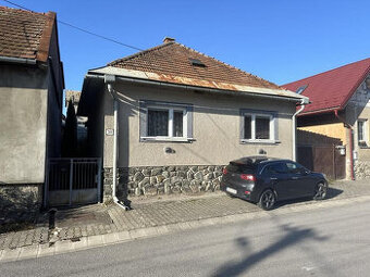 Ponúkame na predaj starší bungalov v Brusne