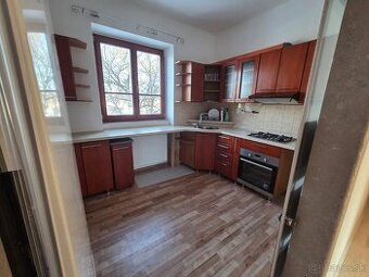 PREDAJ-3izbový byt v centre mesta-MICHALOVCE