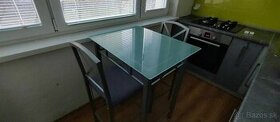 Kuchynský stôl so stoličkami