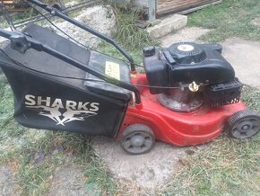 Benzinova kosacka SHARKS