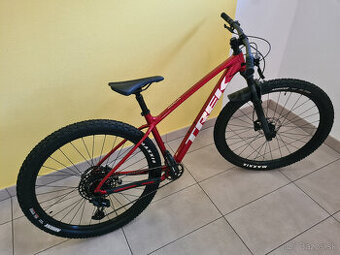 Trek Marlin 8 Gen 3, veľkosť M, farba Crimson