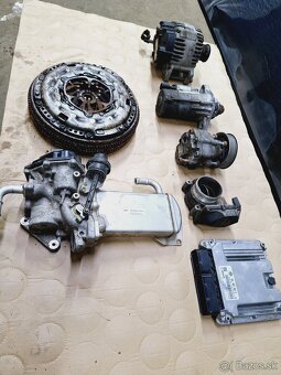 Predám náhradné diely volkswagen Transporter valník 2014.