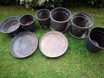 Záhradné črepníky- cena za všetko spolu