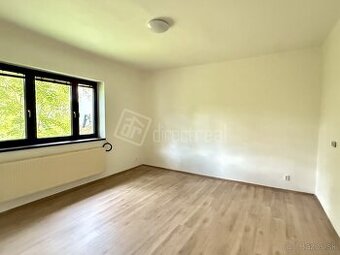 Veľkometrážny byt vo Vidinej s vlastným dvorom, záhr…