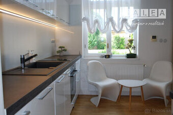 Rodinný dom vhodný na bývanie alebo reprezentatívne kancelár