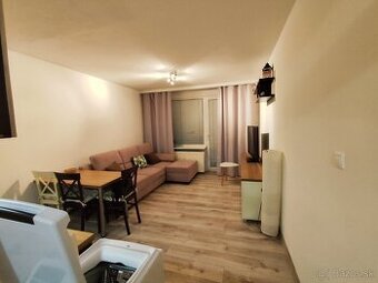 Priestranný 1 izbový byt s balkonom  v Topoľčanoch