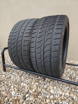 2x 255/40R18 zimné pneumatiky Farroad