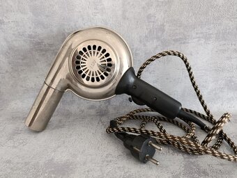 Krásný historicky chromovaný fen zn. AEG hezky zachovalý