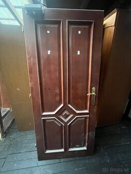 Drevené dvere masív