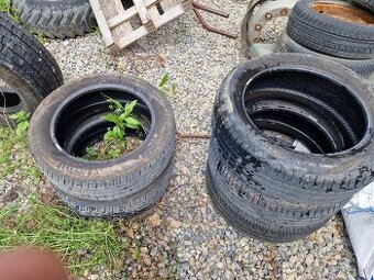 Predam letné gumy 215/55 R17 Pirelli