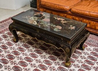 Starožitný čínsky lakovaný stolík s kamennou intarziou