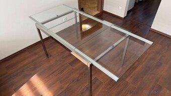 Rozkladací jedálenský stôl