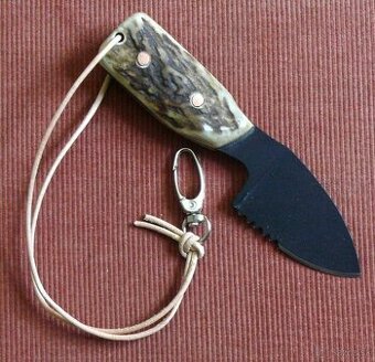 Mini lovecký nôž na krk